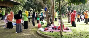 Tetap Cantik dan Sehat, Ibu-Ibu Aisyiyah Jalan Kaki dan Senam Anti Stroke