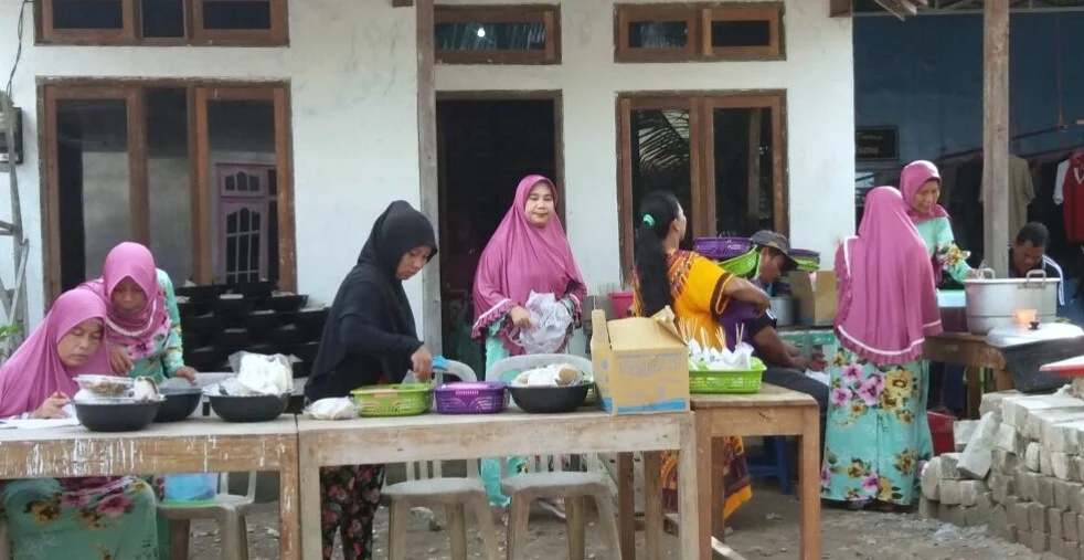 Memberdayakan Sekaligus Menolong lewat Bazar Amal