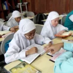 Antusias Temu Teman dan Guru, Lepas Rindu Usai Liburan Panjang