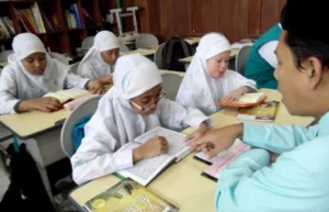 Antusias Temu Teman dan Guru, Lepas Rindu Usai Liburan Panjang