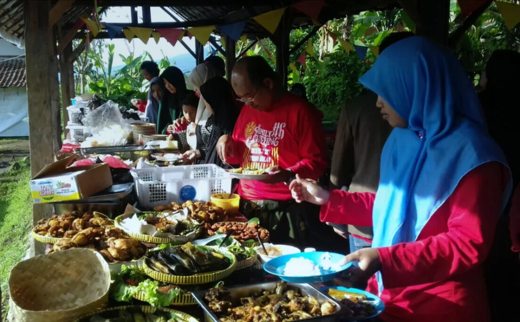 Ketika Ribuan Pentol Bakso, Ratusan Ikan Bakar, Sate-Gule … Manjakan Peserta Famgath