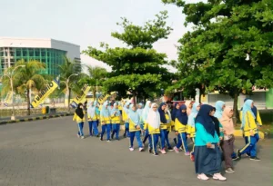 Pererat Persaudaraan, Smamio Awali Semester Genap dengan Jalan Sehat