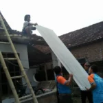 Rusak Diterpa Puting Beliung, Lazismu-Kokam Tergerak Salurkan Bantuan