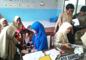 Turun ke Dukun Gresik, Pashmina Jadi Tempat Curhat Siswa