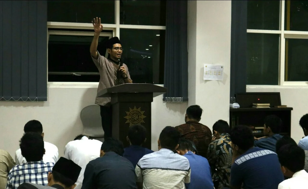 Shalat Khusuf di Smamio: Diimami Siswa, Khatib Ibaratkan Kegelapan Gerhana sebagai Kesulitan Hidup yang Akan Sirna