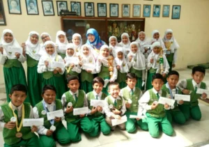 Terima Pin, 27 Duta Prestasi Sekolah Siap Harumkan Nama SD Muri