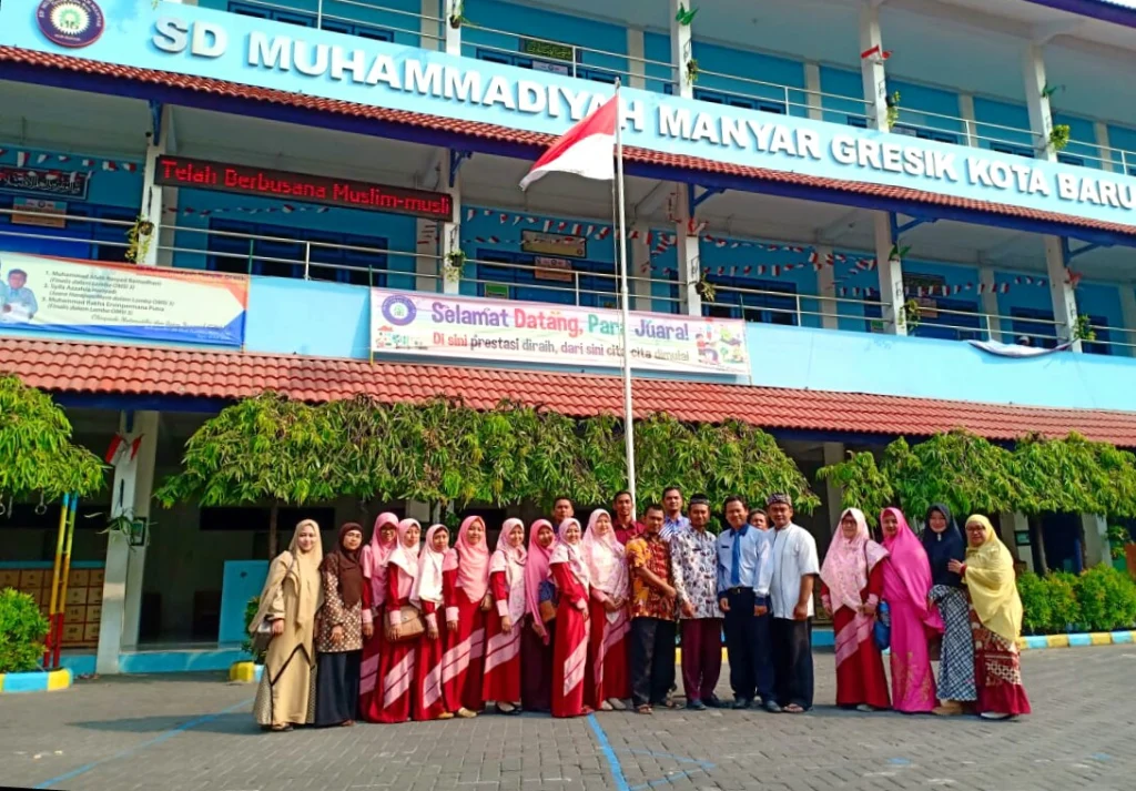Tertarik Prestasi dan Pembinaan Karakter, Guru dan Wali Murid dari Pucuk Lamongan Ini Kunjungi SDMM
