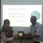 Belajar Laboratorium Integrasi Teknik Industri, Unirow Tuban Kunjungi UMG