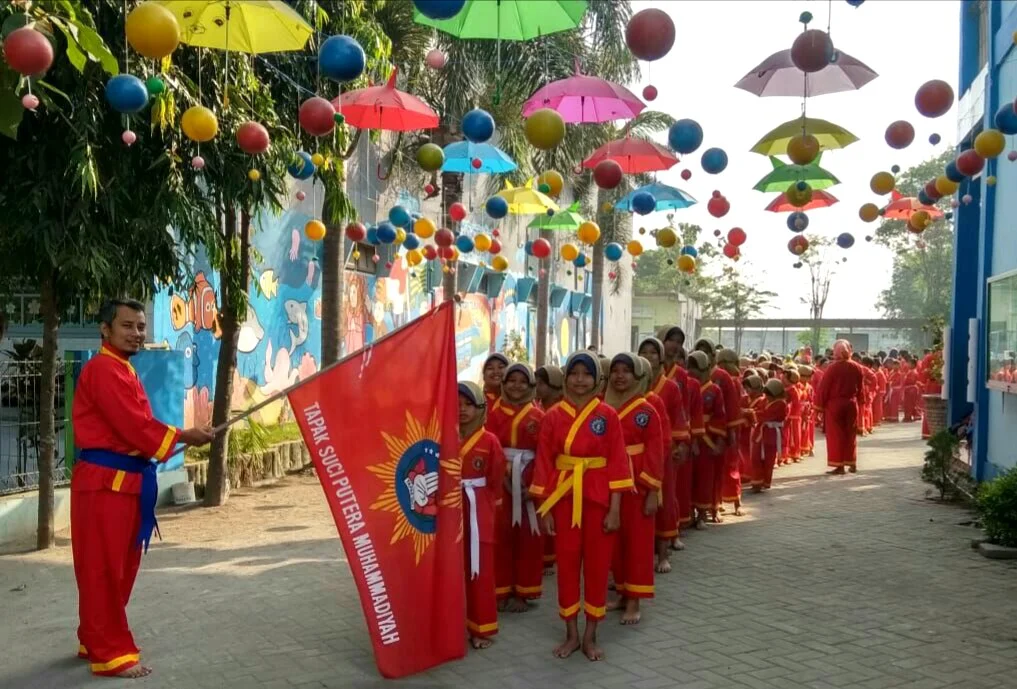 Memaknai Doa ‘Tunjukkan yang Benar Itu Benar’ dalam Tapak Suci Day di Sekolah Muwri
