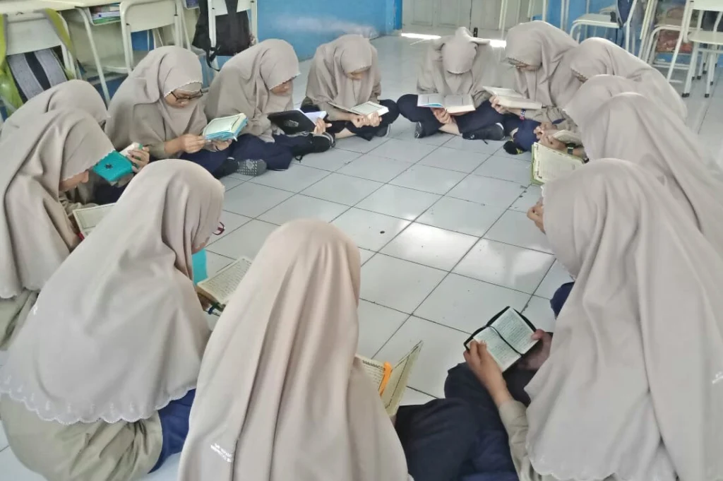 Quran Day, Mengakrabkan Siswa SMPM 12 GKB dengan Alquran