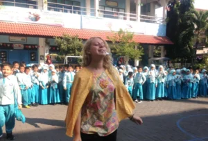 Ikut Lomba Balap Kelereng, Georgie: Di Rumania Perayaan Kemerdekaan Nggak Ada seperti Ini