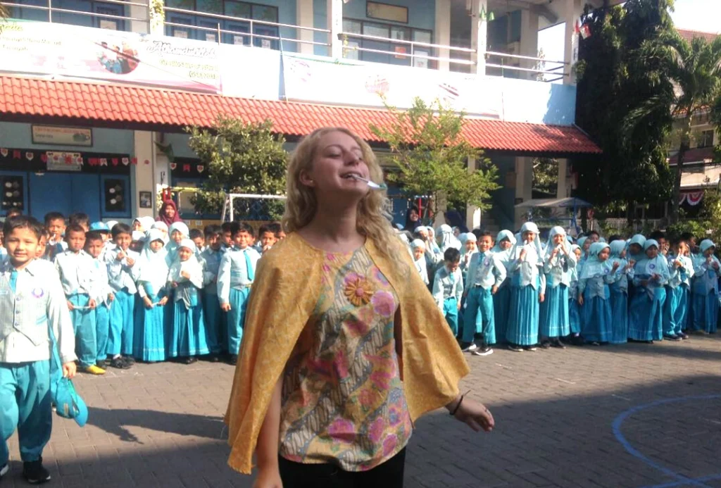 Ikut Lomba Balap Kelereng, Georgie: Di Rumania Perayaan Kemerdekaan Nggak Ada seperti Ini