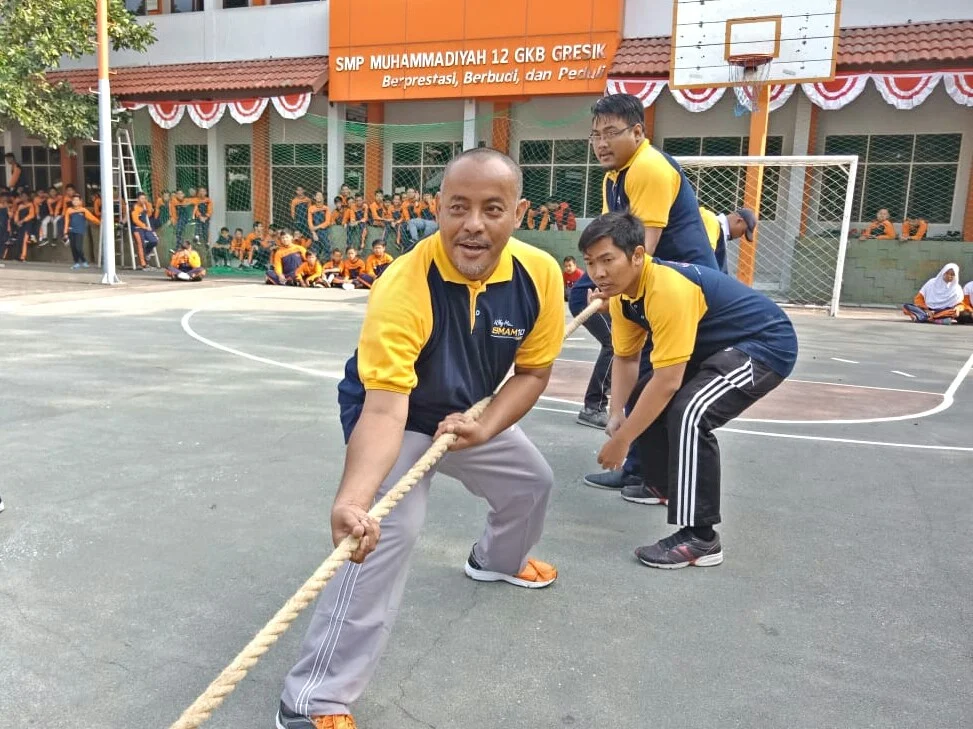 Serunya Lomba Agustusan di SMPM 12 GKB: Dari Tarik Tambang yang Dimenangi Guru hingga Makan Kerupuk sambil Kaki Direndam Air Dingin