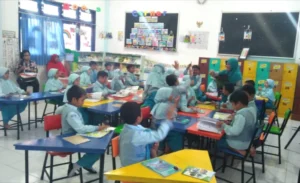 Tim Cambridge Centre ID 110 Apresiasi Classroom Management di SDMM