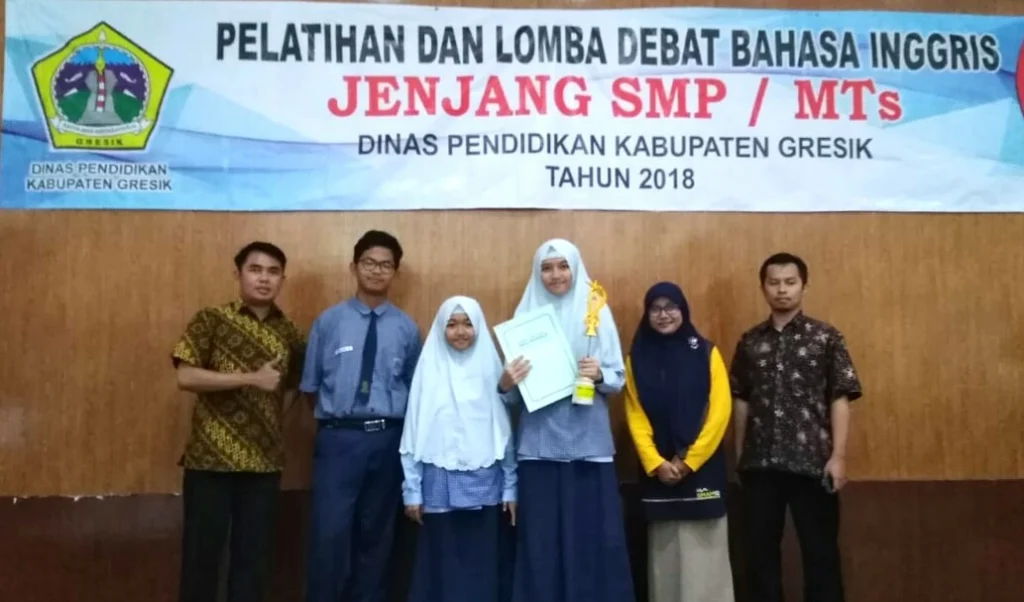 Siswa SMPM 12 GKB Raih The Best Speaker dalam Lomba Debat Bahasa Inggris