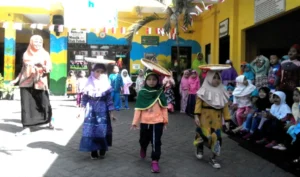 Lucu! Yang Pede dan Yang Grogi dalam Lomba Agustusan di TK Aisyiyah Ini