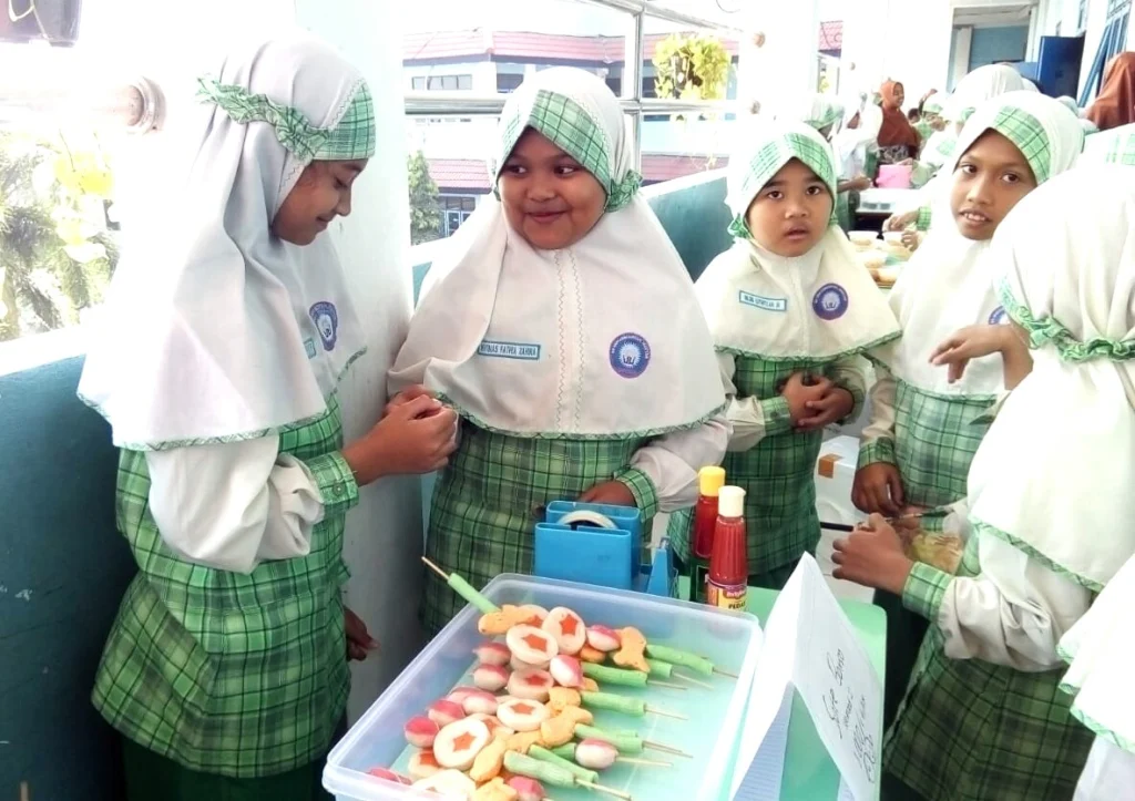 Ingin Bantu Teman di Panti, Siswa Ini Mulai Kumpulkan Laba dari Jualan