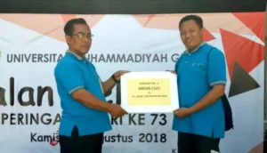 Inilah Ekspresi 3 Penerima Doorprize Utama Jalan Sehat UMG