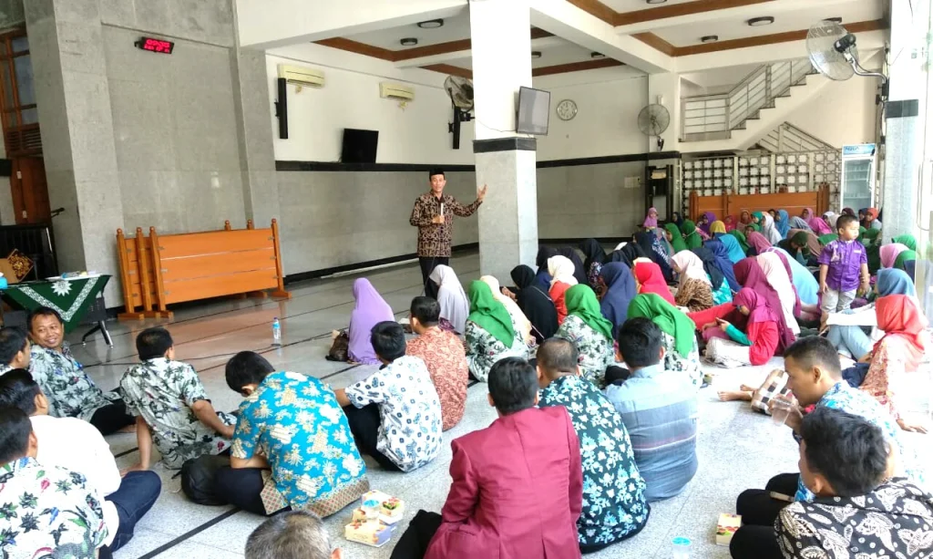 Ditanya Karyawan AUM soal Implementasi ‘Hidup-Hidupilah Muhammadiyah dan Jangan Mencari Hidup di Dalamnya’, Ini Jawaban Wakil Ketua PWM Jatim