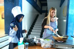 Bergaya ala Chef, Presentasikan Masakan Nusantara di Depan Bule Spanyol