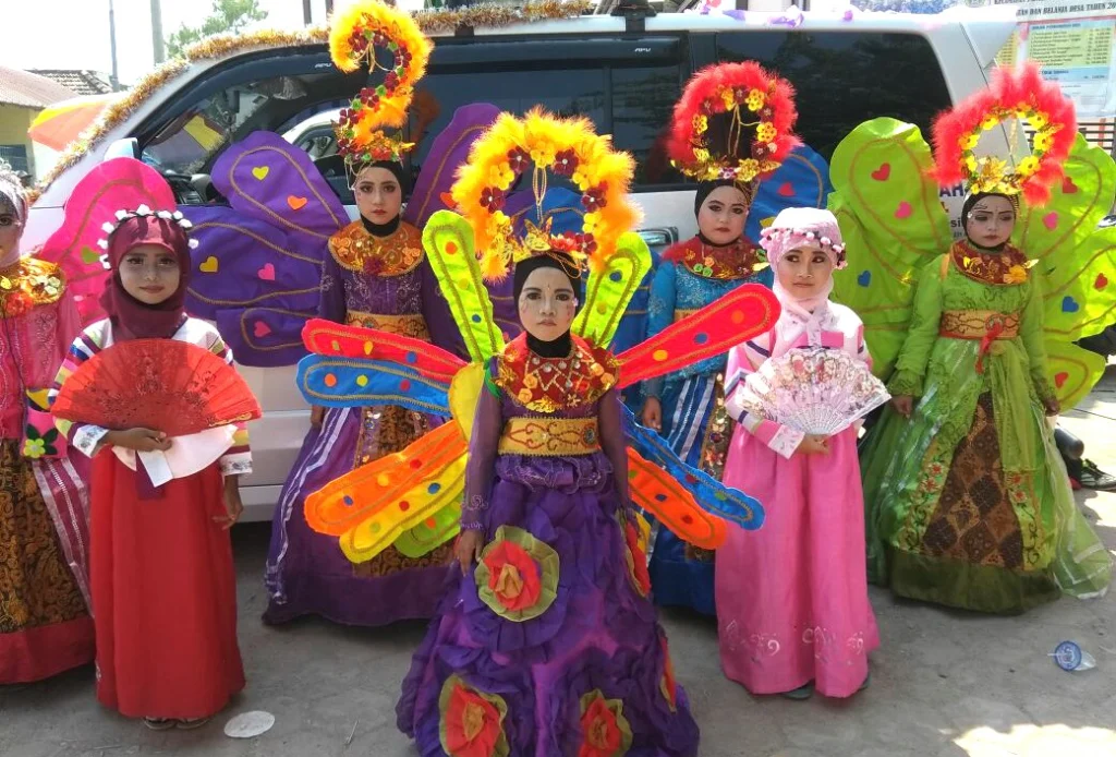 147 Siswa Mimda Campurejo Ikut Meriahkan Karnaval Desa