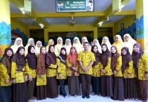 Bikin Kaget saat Kunjungi Gresik, Ternyata Kepala TK dari Banyuwangi Ini Seorang Laki-Laki