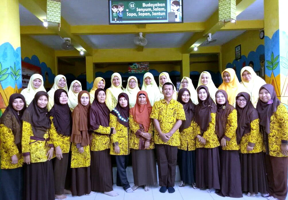 Bikin Kaget saat Kunjungi Gresik, Ternyata Kepala TK dari Banyuwangi Ini Seorang Laki-Laki