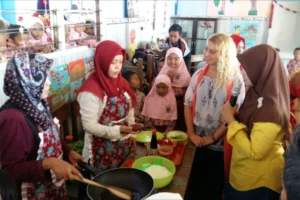 Selain Rawon dan Soto Ayam, Mahasiswi Rumania Ini Suka Nasi Goreng Khas Indonesia