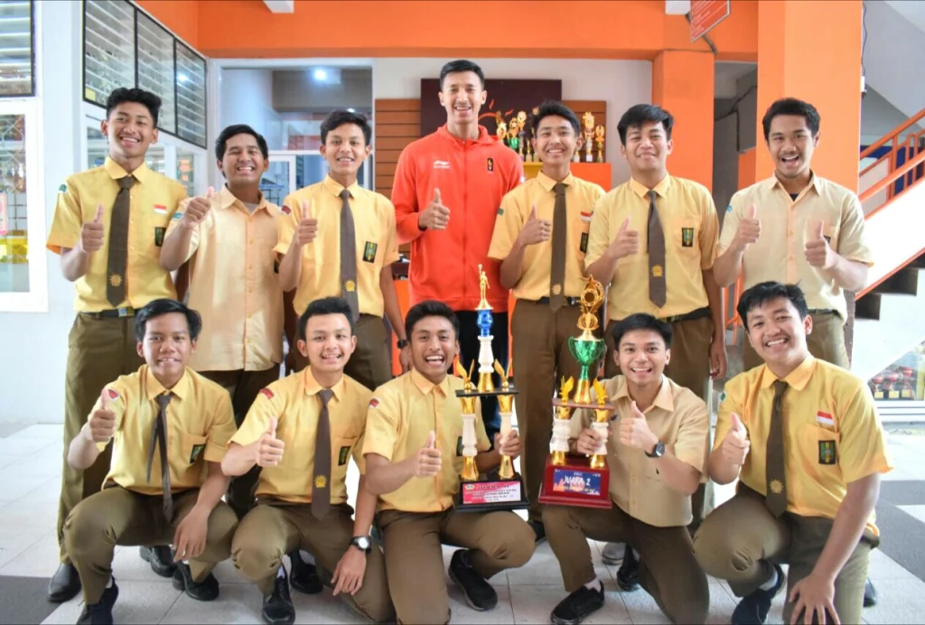 Kebahagiaan Ganda Tim Basket Smamsatu Gresik: Sudah Juara Dikunjungi Pemain Asian Games pula