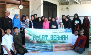 Peduli Dhuafa, Berlian School Bagi Nasi Bungkus di Dua Panti Asuhan