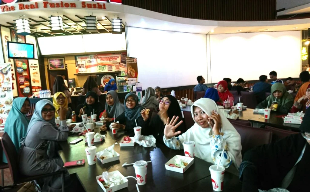 Nobar ‘Searching’, Ini Pelajaran yang Bisa Diambil Guru dan Karyawan Berlian School