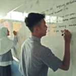 Uniknya Tantangan Menulis Cerpen secara Estafet di SMPM 12 GKB
