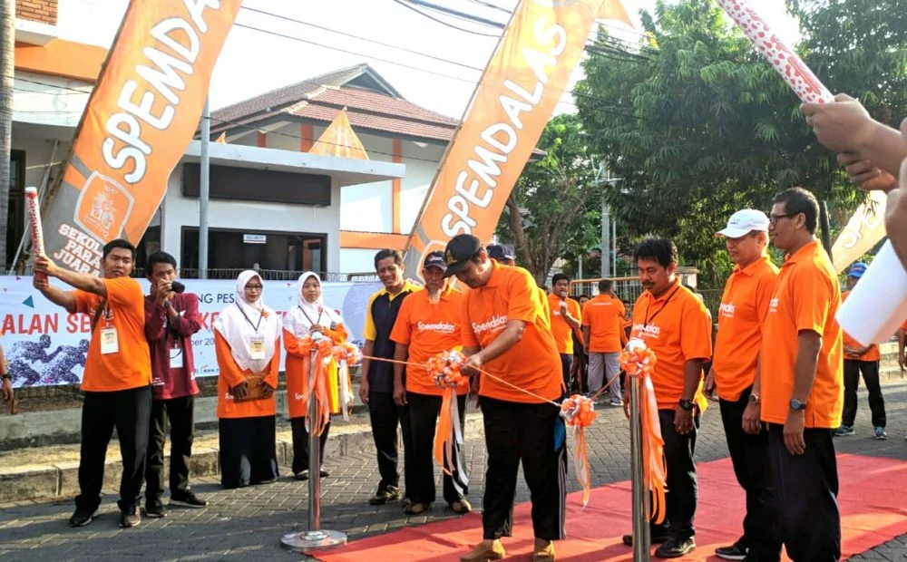 Warga Muhammadiyah GKB Semarakkan Milad ke-17 Spemdalas dengan Jalan Sehat Keliling Perumahan