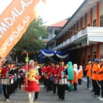 Meriahkan Milad Ke-17 Spemdalas, Drumband dari Lamongan Ini Hibur Warga GKB Gresik