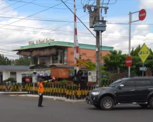 Urai Kemacetan tiap Pagi hingga Sore, 16 Difabel Bisu-Tuli Ini Gantian Atur Lalu Lintas di 4 Simpang Padat