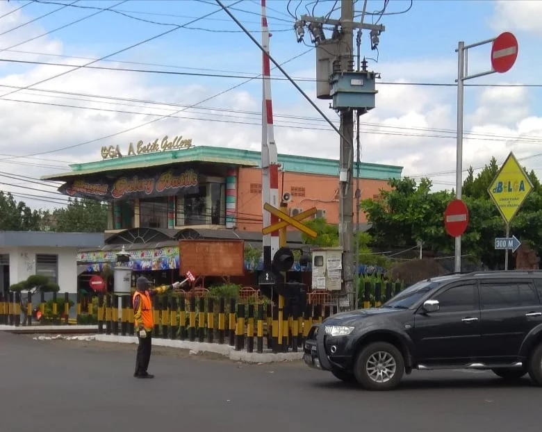 Urai Kemacetan tiap Pagi hingga Sore, 16 Difabel Bisu-Tuli Ini Gantian Atur Lalu Lintas di 4 Simpang Padat