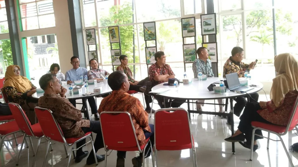 Belajar Pengelolaan Jurusan Pertanian, SMKM 5 Gresik Kunjungi SMKN 1 Bawen Semarang