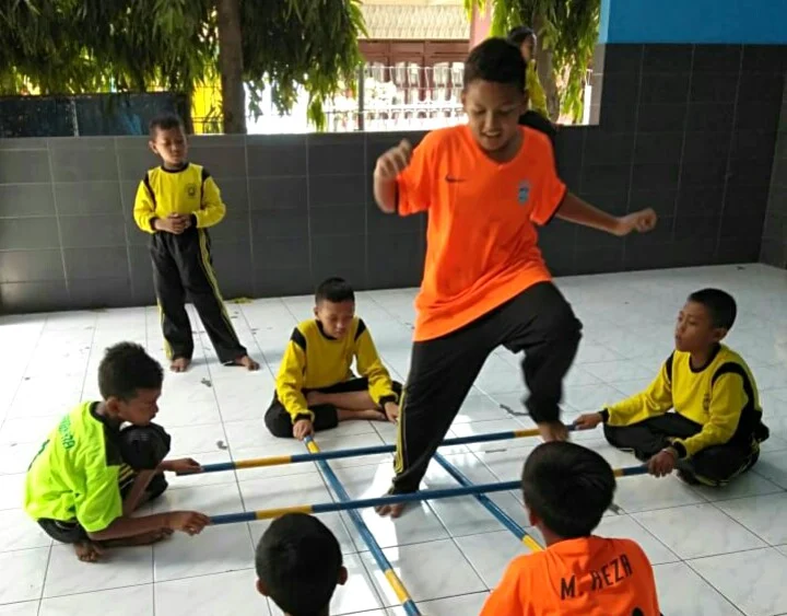 Mainkan Rangku Alu, Cara Sekolah Ini Lestarikan Mainan Tradisional Sekaligus Pupuk Nasionalisme
