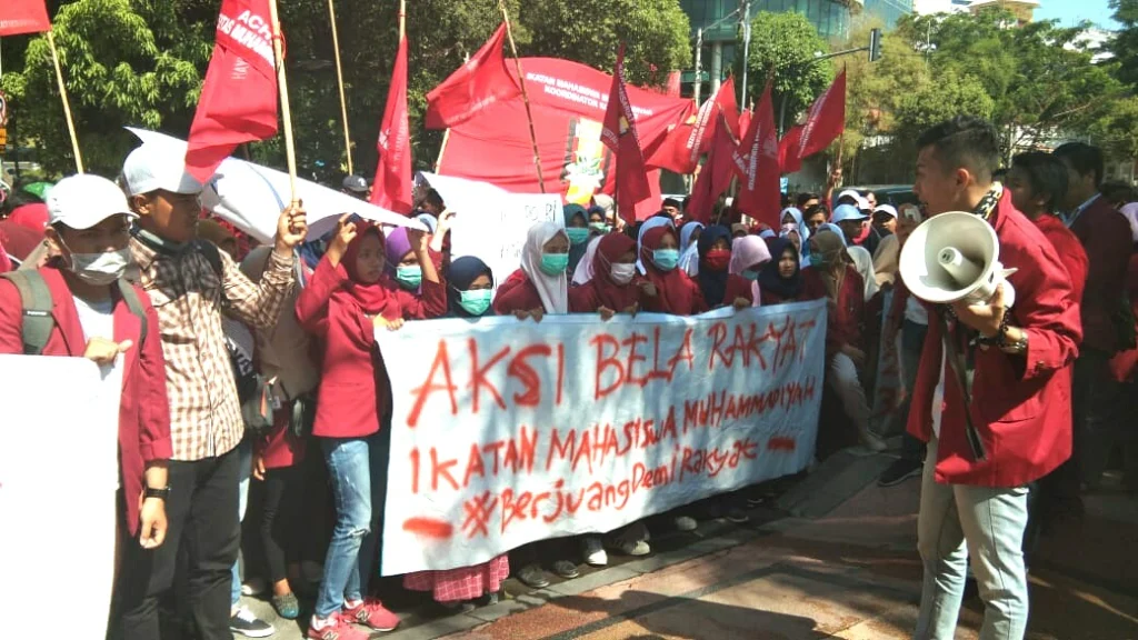 Tuntut Stabilkan Ekonomi, IMM UMSurabaya Gelar Aksi Bela Rakyat