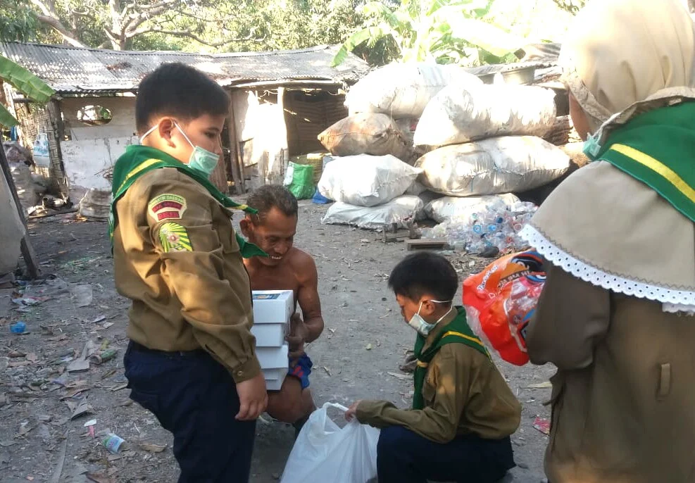 JTB Ke-4 SDMM: Tebar Bingkisan Infak Siswa Senilai Rp 15 Juta di 11 Titik Pembagian