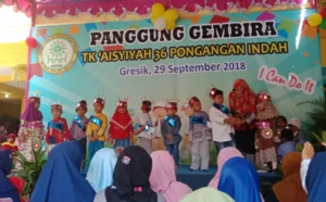 Belum Genap 3 Bulan Bersekolah, Siswa-siswi TK Ini Sudah Berani Tampil di Panggung