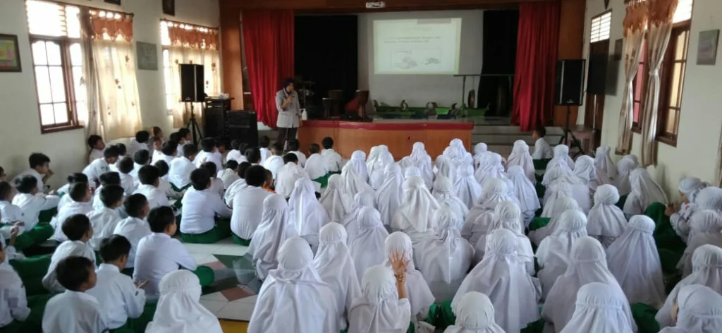 RSSG Sosialisasikan Cara Cuci Tangan yang Benar di SD Muhammadiyah 2 Gresik