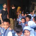 Kenalkan Budaya Negaranya di Berlian School, Suami-Istri Warga Swiss Ini Menyukai Bali Bandeng dan Kue Lumpur