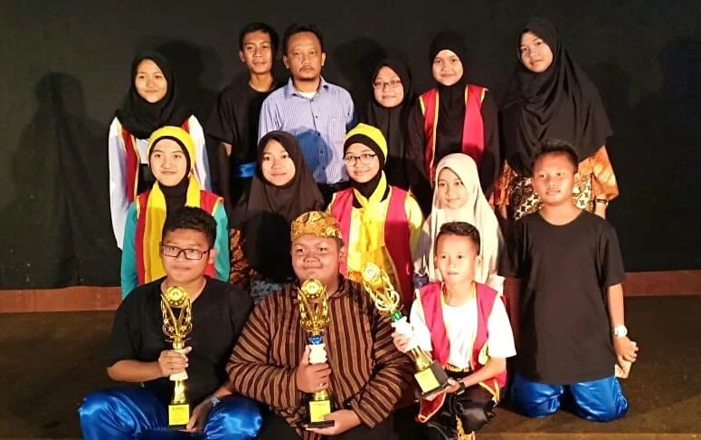 Lakonkan ‘Salah Kaprah’, Teater Akar SMPM 12 GKB Sabet Juara I Penyaji Fragmen Budi Pekerti 2018