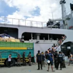 Tiba di Pelabuhan Pantoloan Palu, 20 Ton Bantuan Logistik  Muhammadiyah Jatim yang Diangkut KRI Surabaya 591 Siap Didistribusikan
