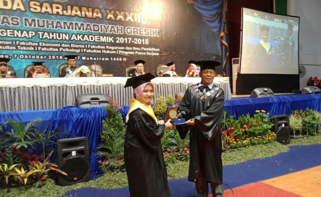 Peraih IPK Tertinggi Wisuda Ke-33 UMG: Kita Harus Jadi Lulusan yang Dirindukan Masyarakat