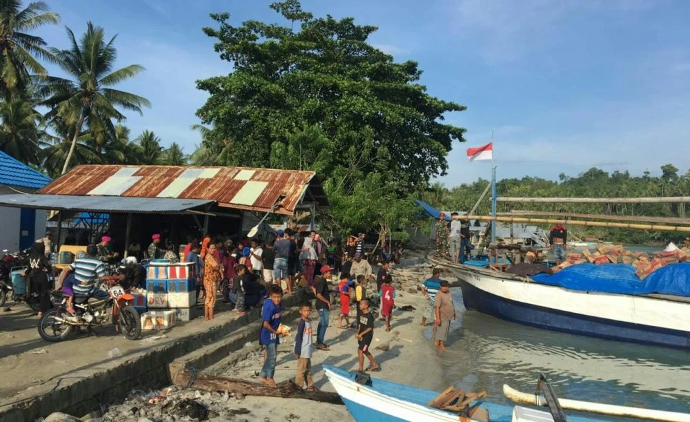 Enam Jam Tembus Desa Terisolasi dengan Kapal dan Perahu, Relawan Medis Muhammadiyah bersama TNI AL Periksa Kesehatan 237 Korban Gempa