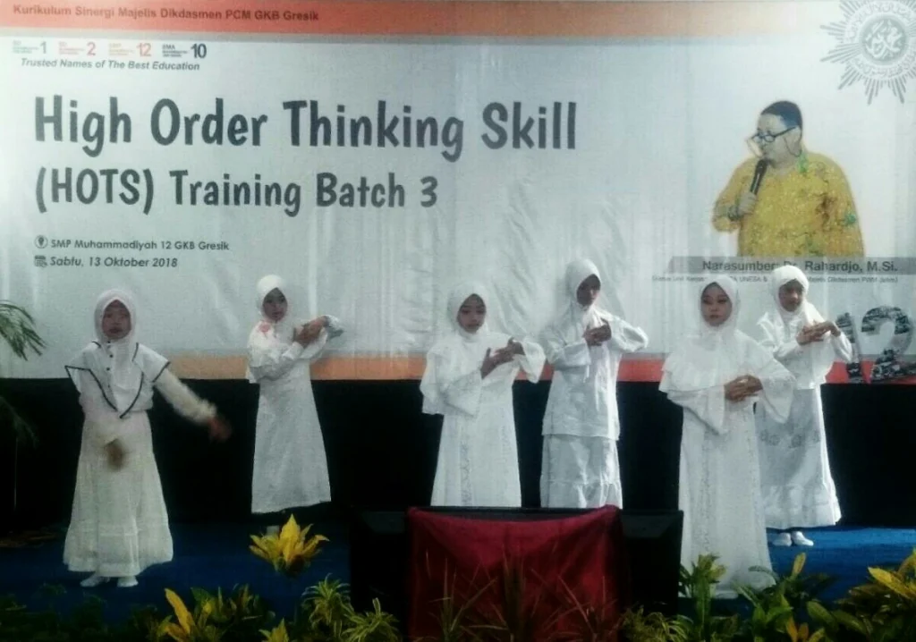 ‘Surga di Telapak Kaki Ibu’ SD Mugeb Buka HOTS Training Batch 3
