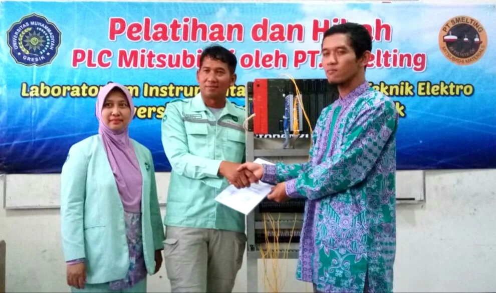PT Smelting Hibahkan PLC Mitsubishi pada Prodi Teknik Elektro UMG