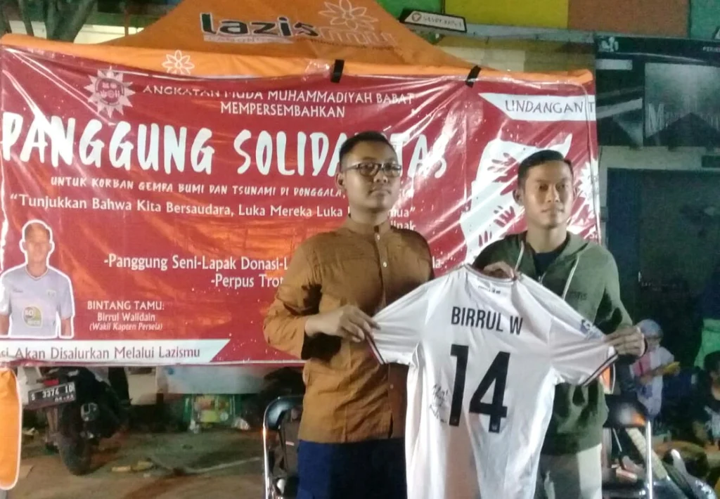 Keren! Lelang Jersey Persela “14 Birrul W” Dimenangi Pelajar SMA, Dananya untuk Korban Bencana di Sulteng